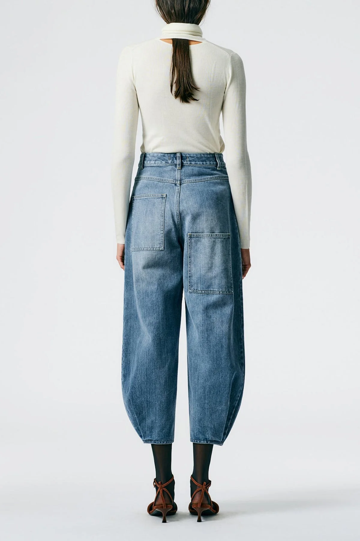 Classic Wash Denim High Waisted Quinn Jean in Classic Blue - Image 3