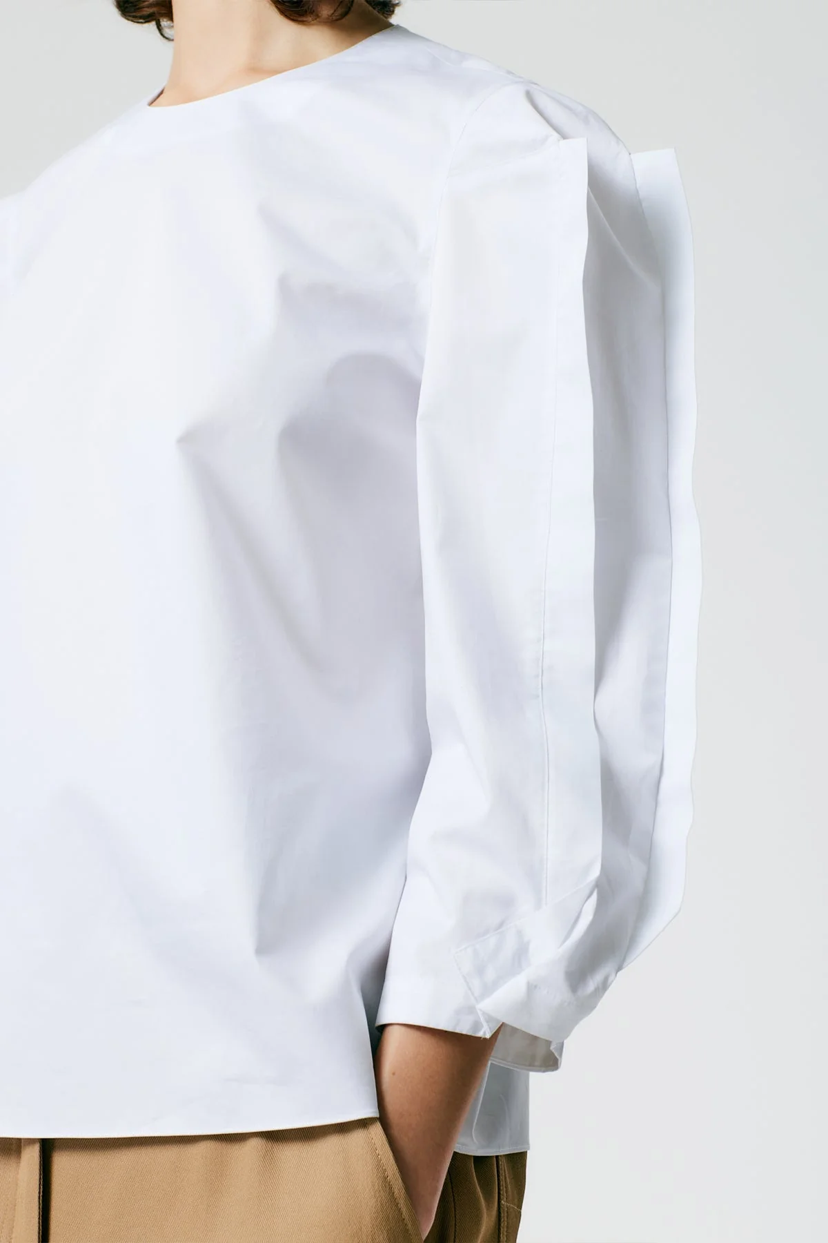 Lightweight Cotton Sateen Square Sleeve Top in White - Image 2