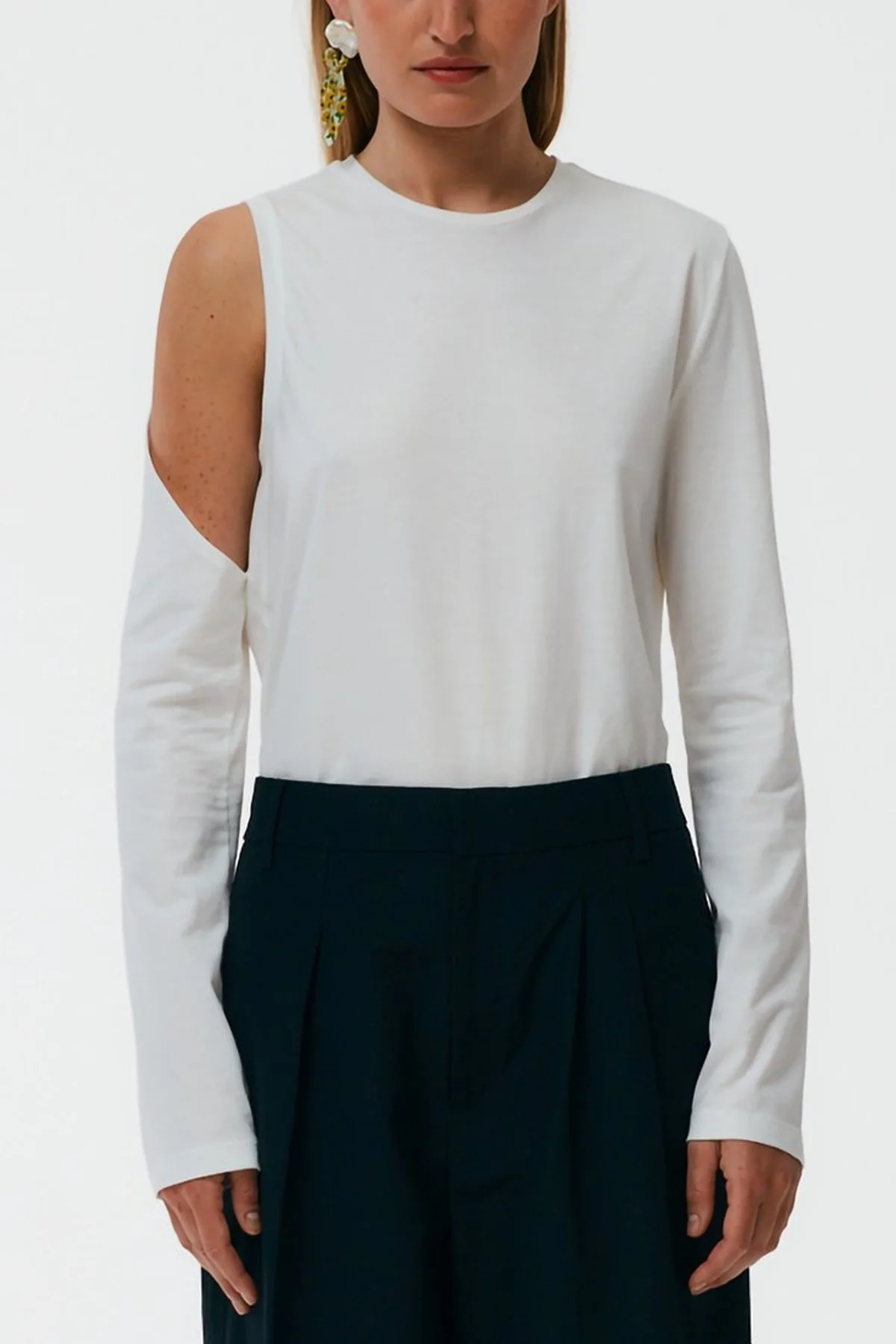 Long Sleeve Cutout T-Shirt in White - Image 2