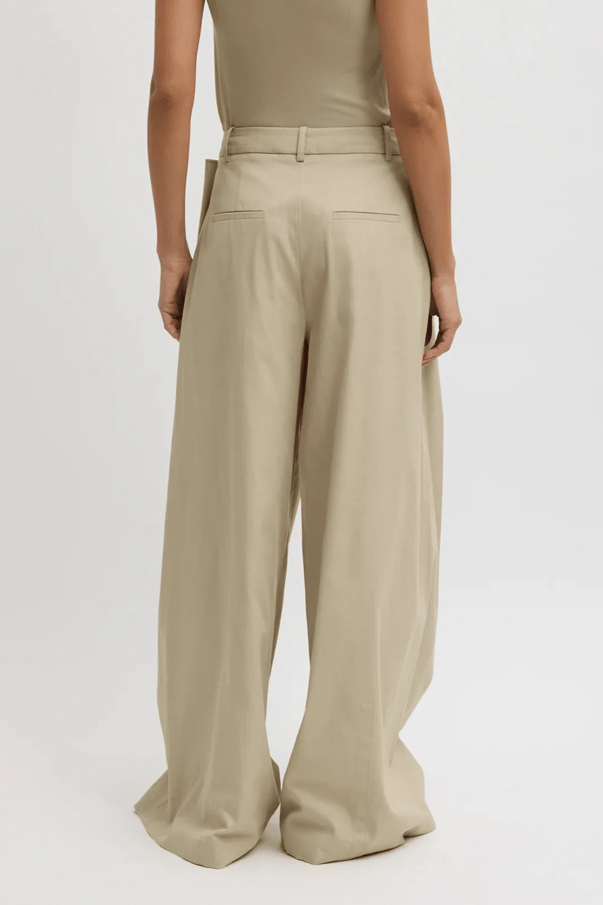 Luxe Spring Twill Tucked Pleated Wide Leg Trouser in Taupe - Image 3