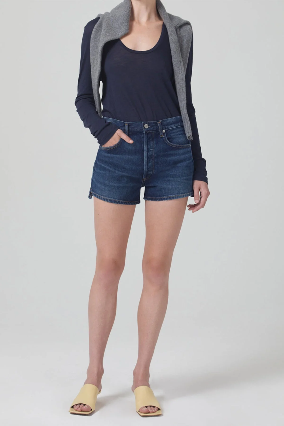 Marlow Vintage Short in Schnaps - Image 2