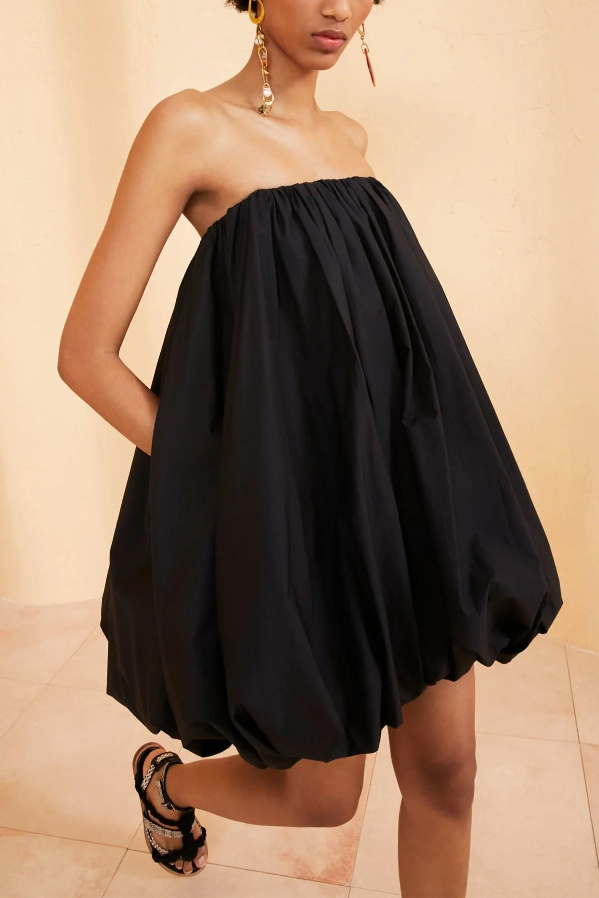 Polline Strapless Mini Dress in Noir - Image 2