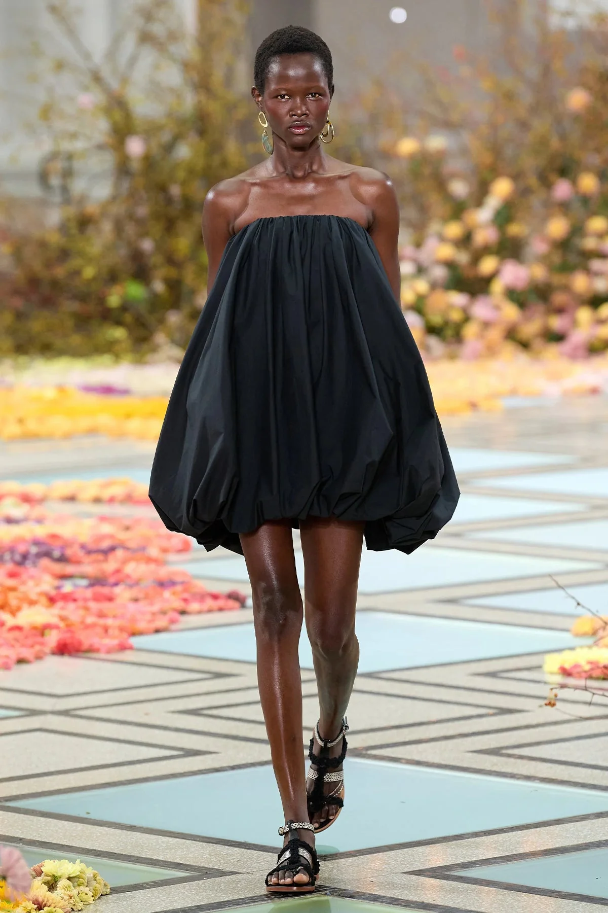 Polline Strapless Mini Dress in Noir - Image 4