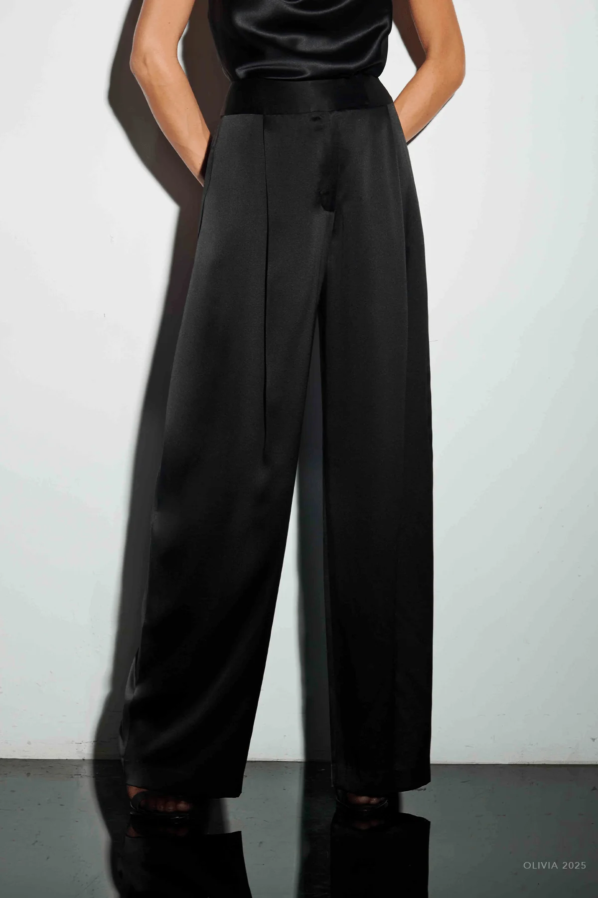Relaxed Trouser in Black