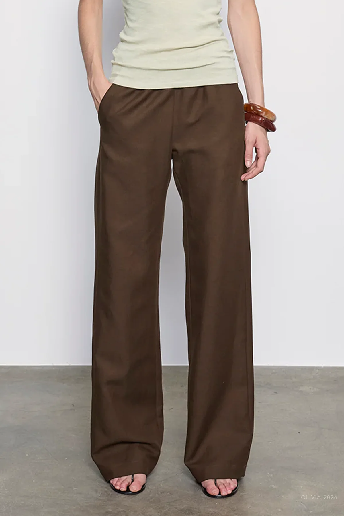 Twill Everywhere Pant in Chocolate - Image 2
