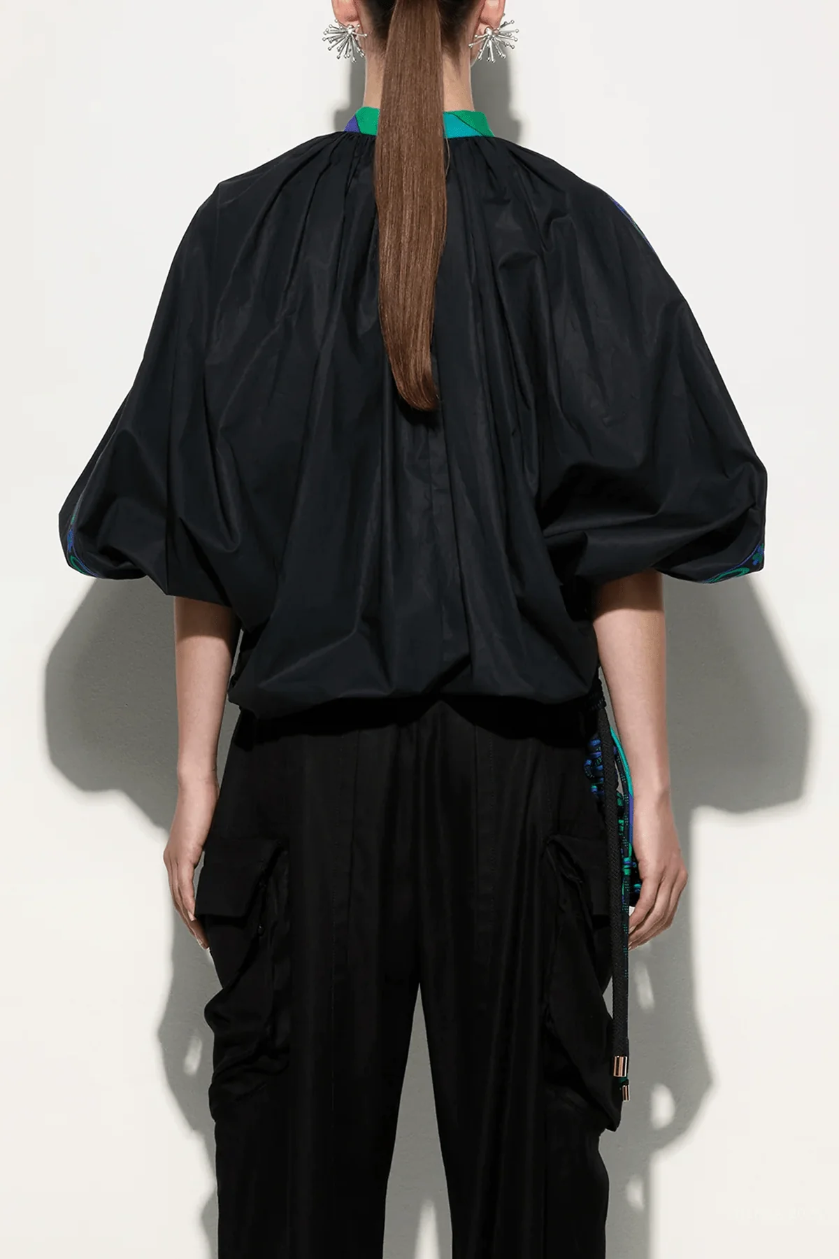 Voluminous Blouse in Nero - Image 3